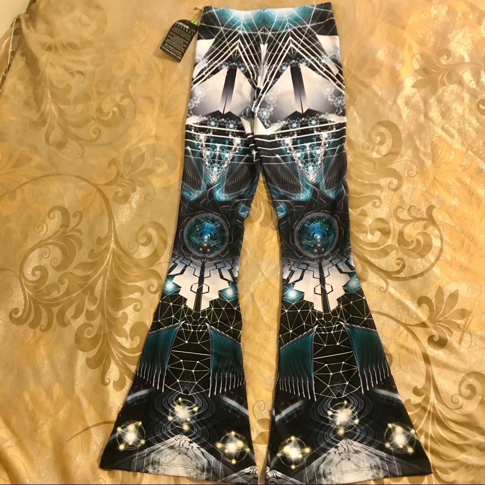 Visionlab bell legging/yoga pant by Sam Farrand